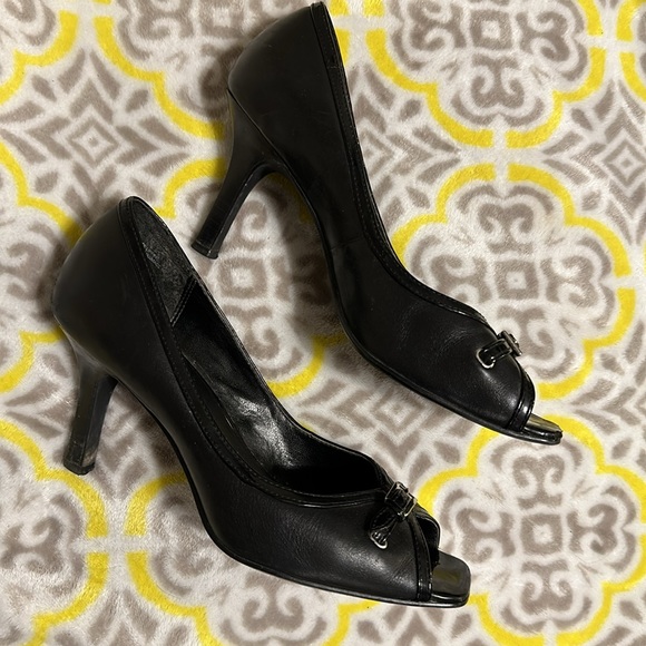 Size 7.5 Maripe black heels, peep toe, silver buckle - Picture 6 of 8